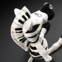 sigikid BEASTtown Zebra Piano Paule, oben | Kuscheltier.Boutique