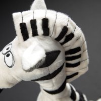 sigikid BEASTtown Zebra Piano Paule, Detail | Kuscheltier.Boutique