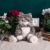 Wrendale Designs Katze Esmeralda Cat mit Deko 