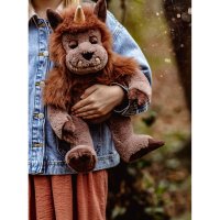 Bearhouse by Charlie Bears Oger  Quarry Kuschelmonster auf dem Arm eines Kindes