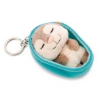 NICI Sleeping Pets Anhänger Otter im Körbchen 
