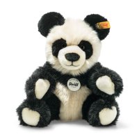 Steiff Originals Panda Manschli aus schwarz-weißem Kuschelplüsch mit dunklen Knopfaugen und weißen Pfoten