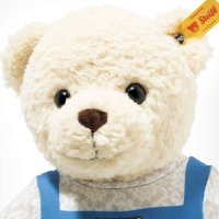 sitzender Steiff Teddybär Mila im bayrischen Dindl, Gesicht