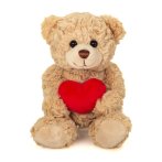 Hermann TEDDY Bär aus hellbraunem Plüsch mit einem roten Herzchen in den Pfoten