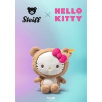 Steiff x Hello Kitty Schriftzug und das Plüschtier  im Teddybärenkostüm vor einem türkisblauem Hintergrund