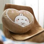 NICI Molang Kissen Lebkuchenherz auf einem Sessel