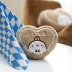 NICI Molang Kuscheltier braunes Lebkuchenherz mit blau-weißer Serviette